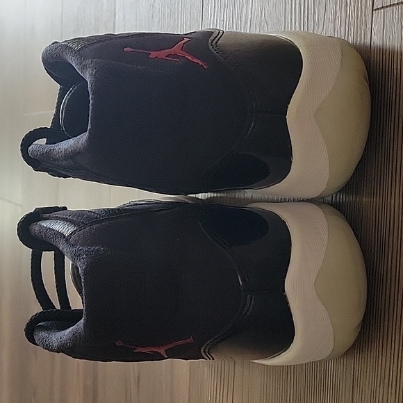 Nike Air Jordan 11 Retro 72-10 - Picture 4 of 13